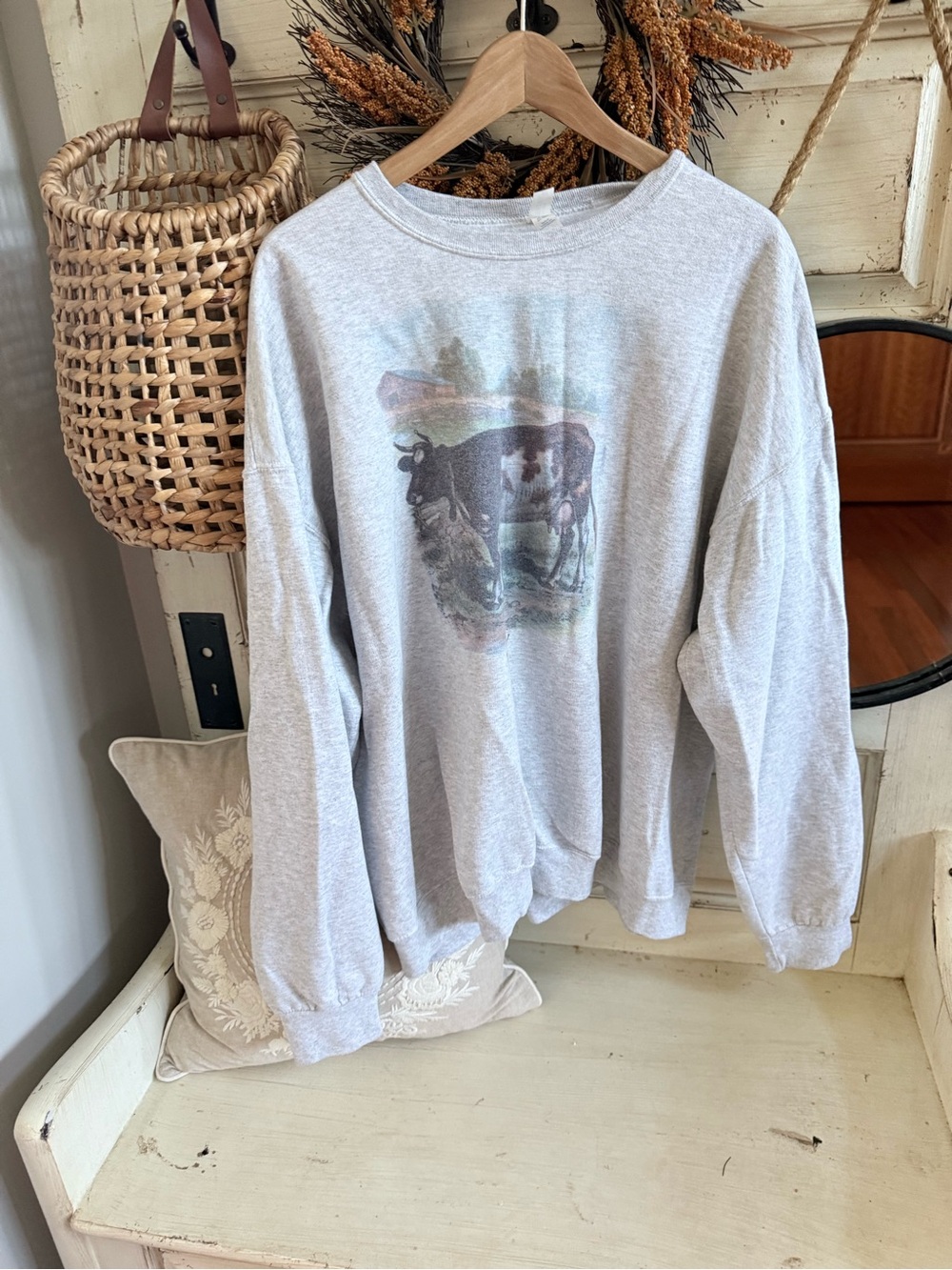 Gildan Light Gray Graphic Crewneck Sweatshirt with Cow Print
